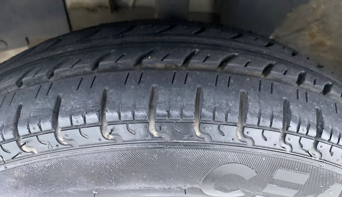 2017 Renault Kwid RXT 1.0 EASY-R AT OPTION, Petrol, Automatic, 9,601 km, Left Front Tyre Tread