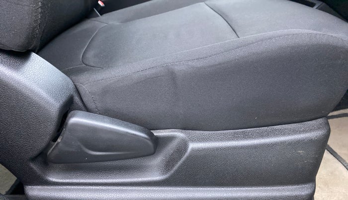 2017 Renault Kwid RXT 1.0 EASY-R AT OPTION, Petrol, Automatic, 9,601 km, Driver Side Adjustment Panel