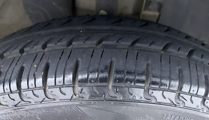 2017 Renault Kwid RXT 1.0 EASY-R AT OPTION, Petrol, Automatic, 9,601 km, Right Front Tyre Tread