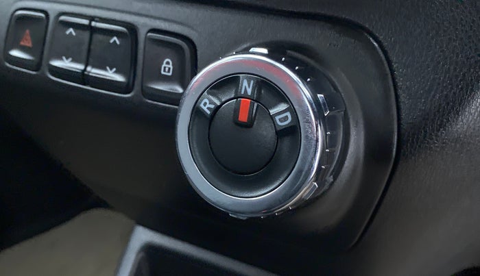 2017 Renault Kwid RXT 1.0 EASY-R AT OPTION, Petrol, Automatic, 9,601 km, Gear Lever