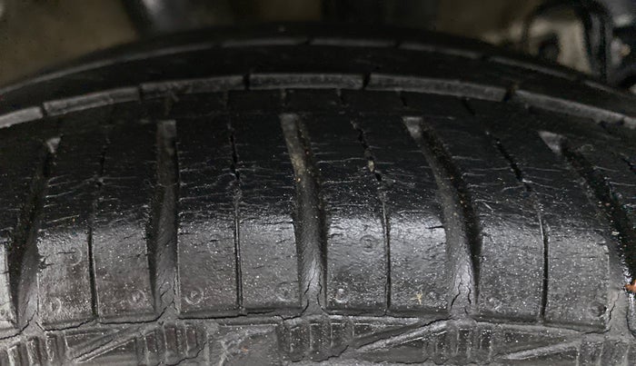 2014 Hyundai Xcent SX 1.2 OPT, Petrol, Manual, 17,724 km, Left Rear Tyre Tread