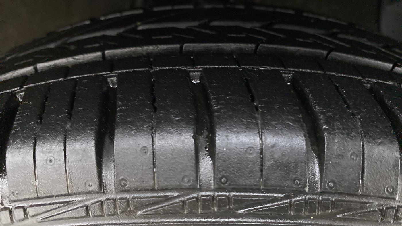 2014 Hyundai Xcent SX 1.2 OPT, Petrol, Manual, 17,724 km, Right Front Tyre Tread