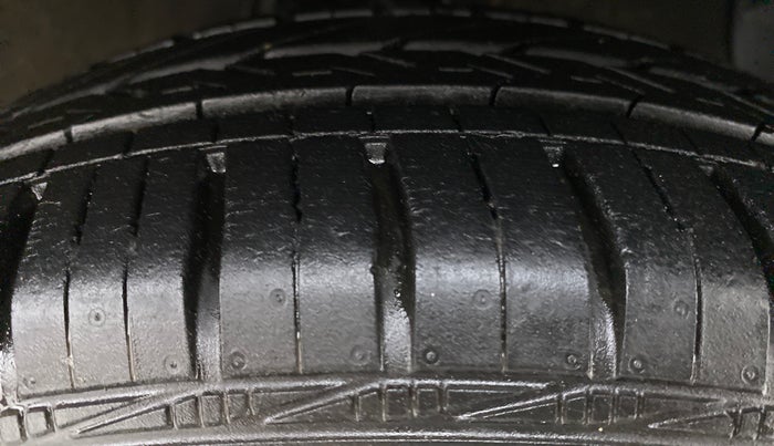 2014 Hyundai Xcent SX 1.2 OPT, Petrol, Manual, 17,724 km, Right Front Tyre Tread