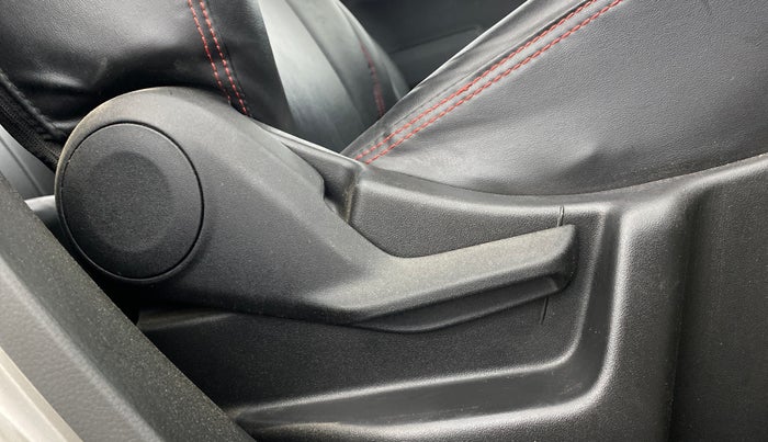 2025 Maruti New Wagon-R LXI 1.0, Petrol, Manual, 11,676 km, Driver Side Adjustment Panel