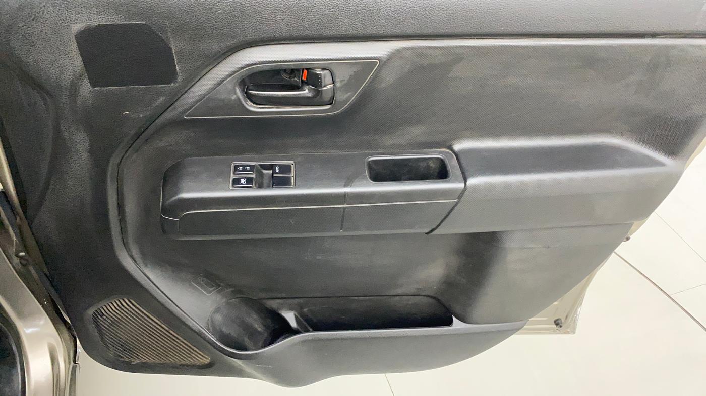 2020 Maruti New Wagon-R LXI CNG 1.0 L, CNG, Manual, 12,850 km, Driver Side Door Panels Control