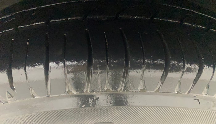 2015 Hyundai i10 MAGNA 1.1, Petrol, Manual, 82,345 km, Left Front Tyre Tread