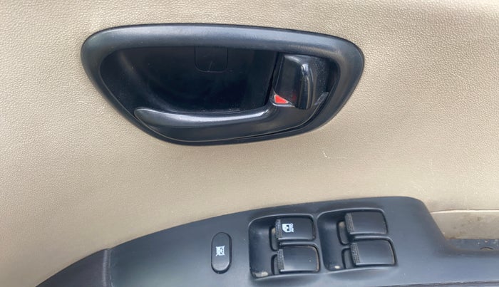 2015 Hyundai i10 MAGNA 1.1, Petrol, Manual, 82,345 km, Driver Side Door Panels Control