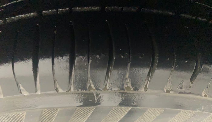 2015 Hyundai i10 MAGNA 1.1, Petrol, Manual, 82,345 km, Right Front Tyre Tread