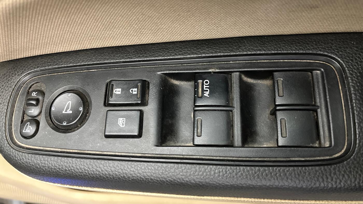 2020 Honda Amaze 1.2L I-VTEC S, Petrol, Manual, 77,815 km, Driver Side Door Panels Control