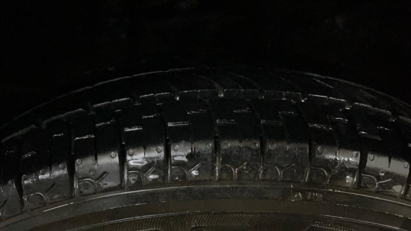 2021 Maruti Alto LXI CNG, CNG, Manual, 61,105 km, Right Front Tyre Tread