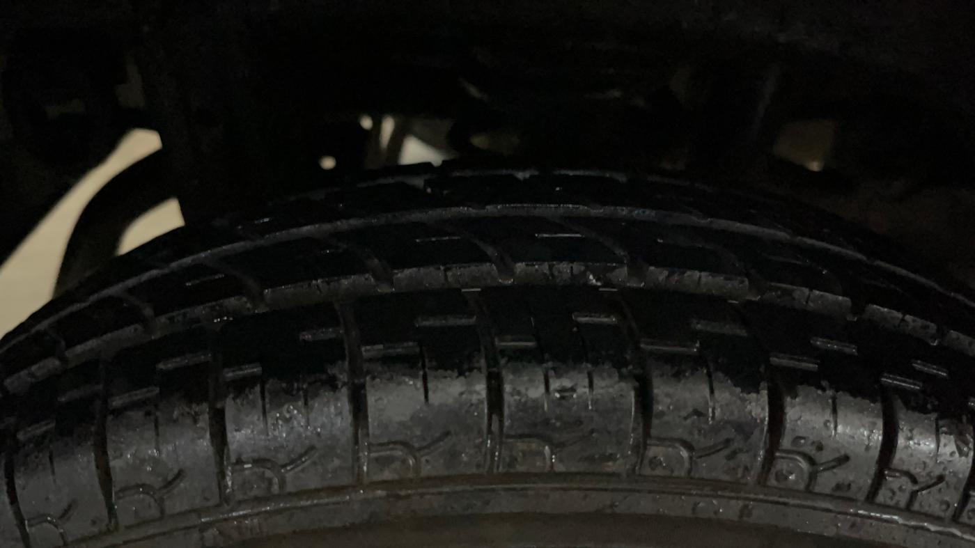 2021 Maruti Alto LXI CNG, CNG, Manual, 61,105 km, Right Rear Tyre Tread