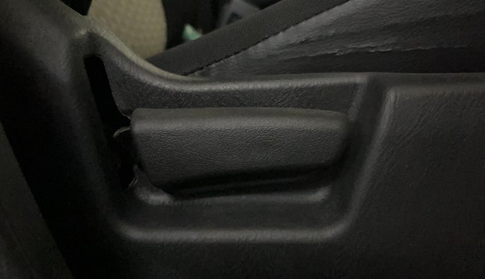 2021 Maruti Alto LXI CNG, CNG, Manual, 61,031 km, Driver Side Adjustment Panel