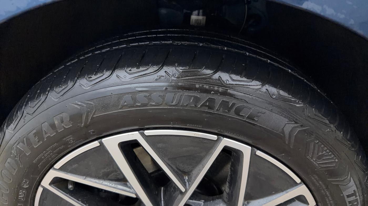 2022 Skoda Octavia L&K 2.0 AT, Petrol, Automatic, 30,297 km, Left Front Tyre Tread