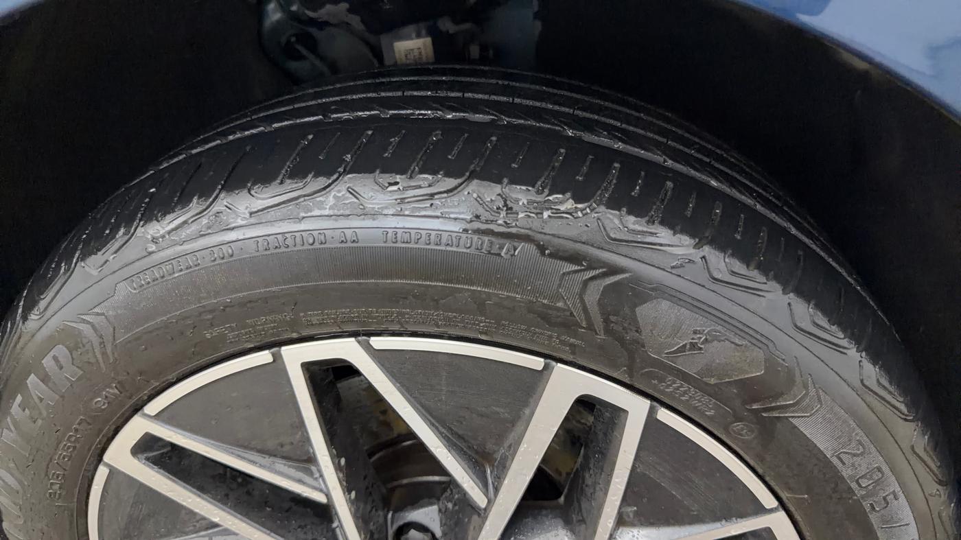 2022 Skoda Octavia L&K 2.0 AT, Petrol, Automatic, 30,297 km, Right Front Tyre Tread