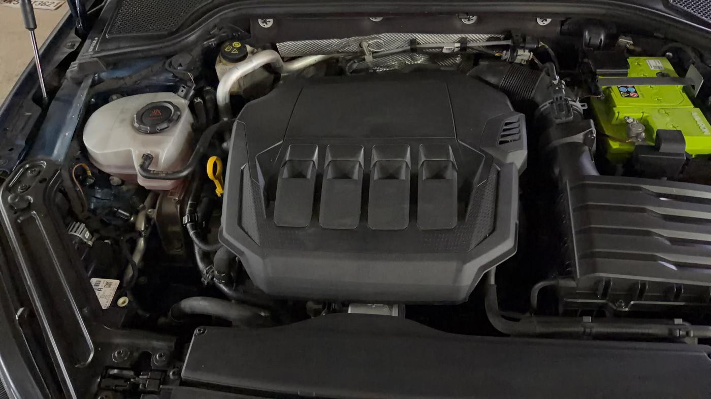 2022 Skoda Octavia L&K 2.0 AT, Petrol, Automatic, 30,297 km, Engine View - Right