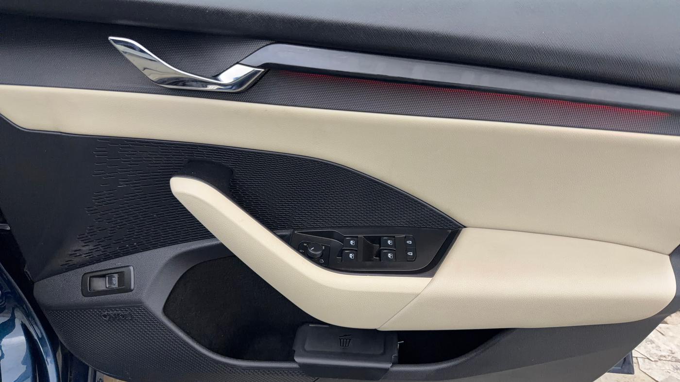 2022 Skoda Octavia L&K 2.0 AT, Petrol, Automatic, 30,297 km, Driver Side Door Panels Control