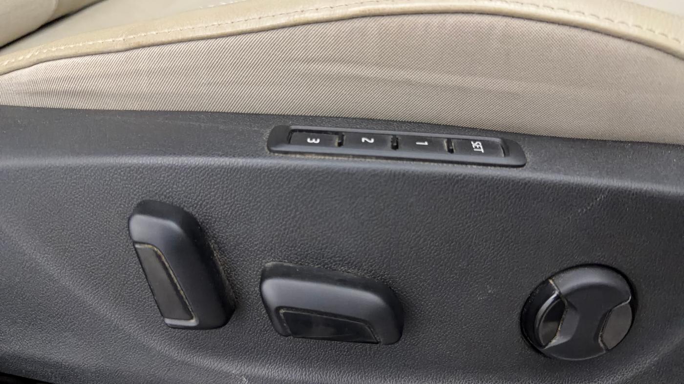 2022 Skoda Octavia L&K 2.0 AT, Petrol, Automatic, 30,297 km, Driver Side Adjustment Panel