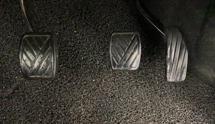 2013 Maruti Wagon R 1.0 VXI, Petrol, Manual, 86,298 km, Pedals