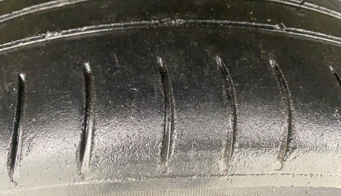 2013 Maruti Wagon R 1.0 VXI, Petrol, Manual, 86,298 km, Right Rear Tyre Tread