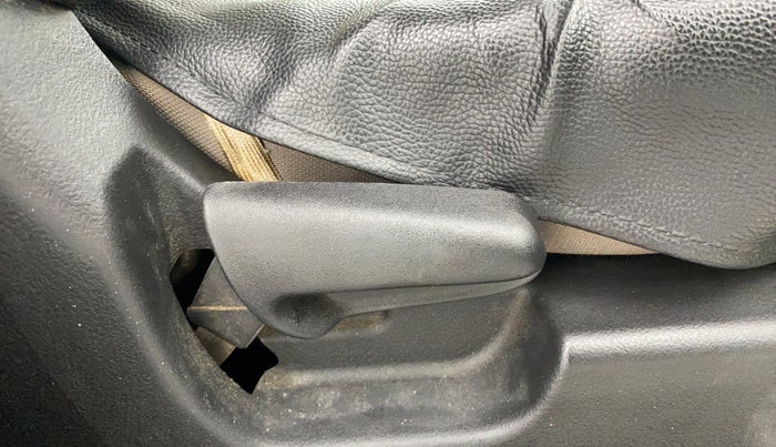 2013 Maruti Wagon R 1.0 VXI, Petrol, Manual, 86,298 km, Driver Side Adjustment Panel