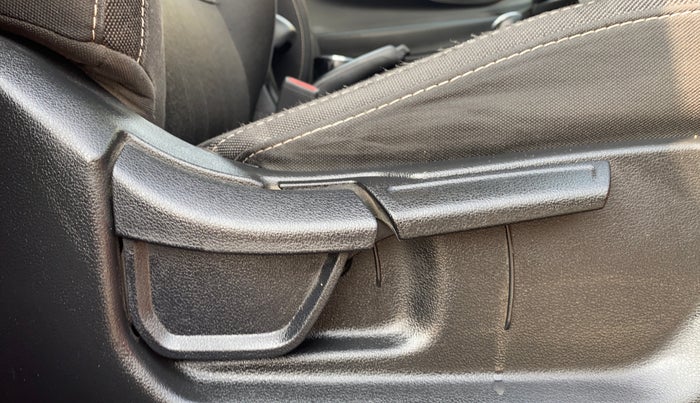 2020 Hyundai NEW I20 ASTA (O) 1.2 MT, Petrol, Manual, 29,091 km, Driver Side Adjustment Panel