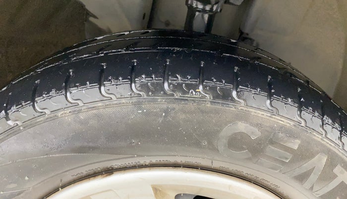 2017 Renault Kwid RXL, Petrol, Manual, 49,300 km, Right Front Tyre Tread