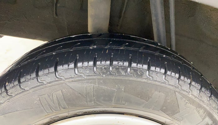 2017 Renault Kwid RXL, Petrol, Manual, 49,300 km, Right Rear Tyre Tread