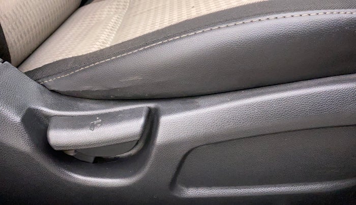 2018 Hyundai Elite i20 Magna Executive 1.2, Petrol, Manual, 24,582 km, Driver Side Adjustment Panel