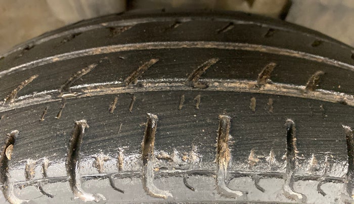 2017 Renault Kwid 1.0 RXT, Petrol, Manual, 42,516 km, Right Front Tyre Tread