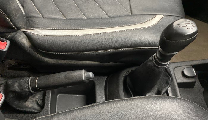2017 Renault Kwid 1.0 RXT, Petrol, Manual, 42,516 km, Gear Lever
