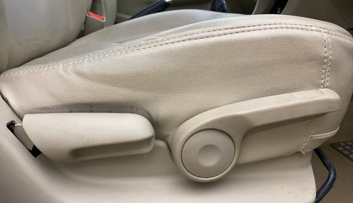 2016 Maruti Ciaz VDI+ SHVS, Diesel, Manual, 1,18,363 km, Driver Side Adjustment Panel