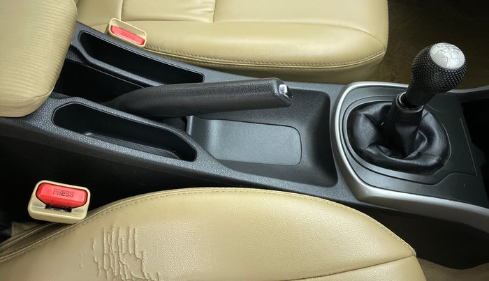 2016 Honda City V MT PETROL, Petrol, Manual, 72,669 km, Gear Lever