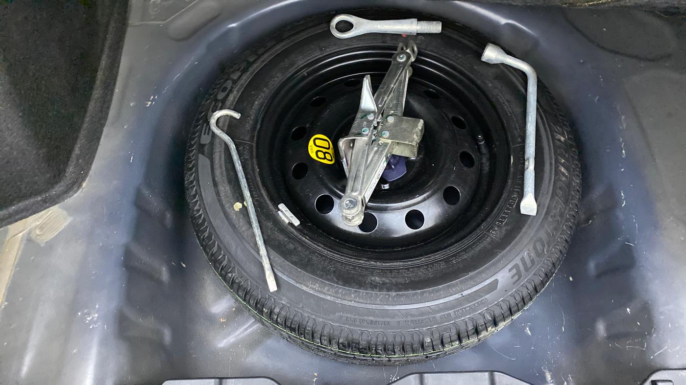 2018 Maruti Dzire ZXI, Petrol, Manual, 33,047 km, Spare Tyre
