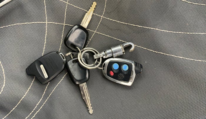 2017 Maruti Alto 800 LXI, CNG, Manual, 57,139 km, Key Close Up