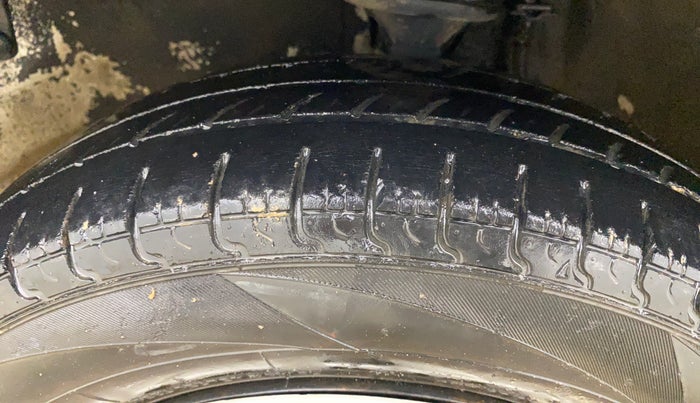 2017 Maruti Alto 800 LXI, CNG, Manual, 57,139 km, Left Front Tyre Tread