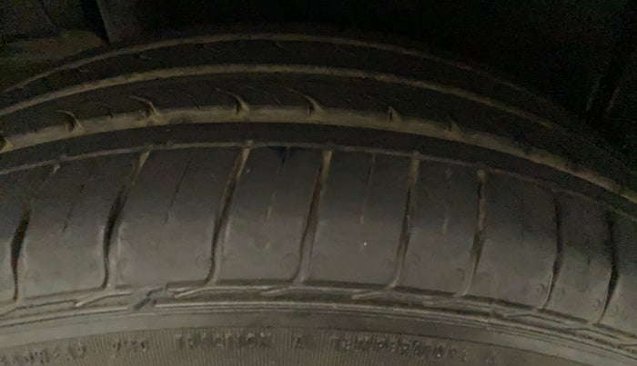 2016 Maruti Ertiga VXI CNG, CNG, Manual, 95,911 km, Right Front Tyre Tread