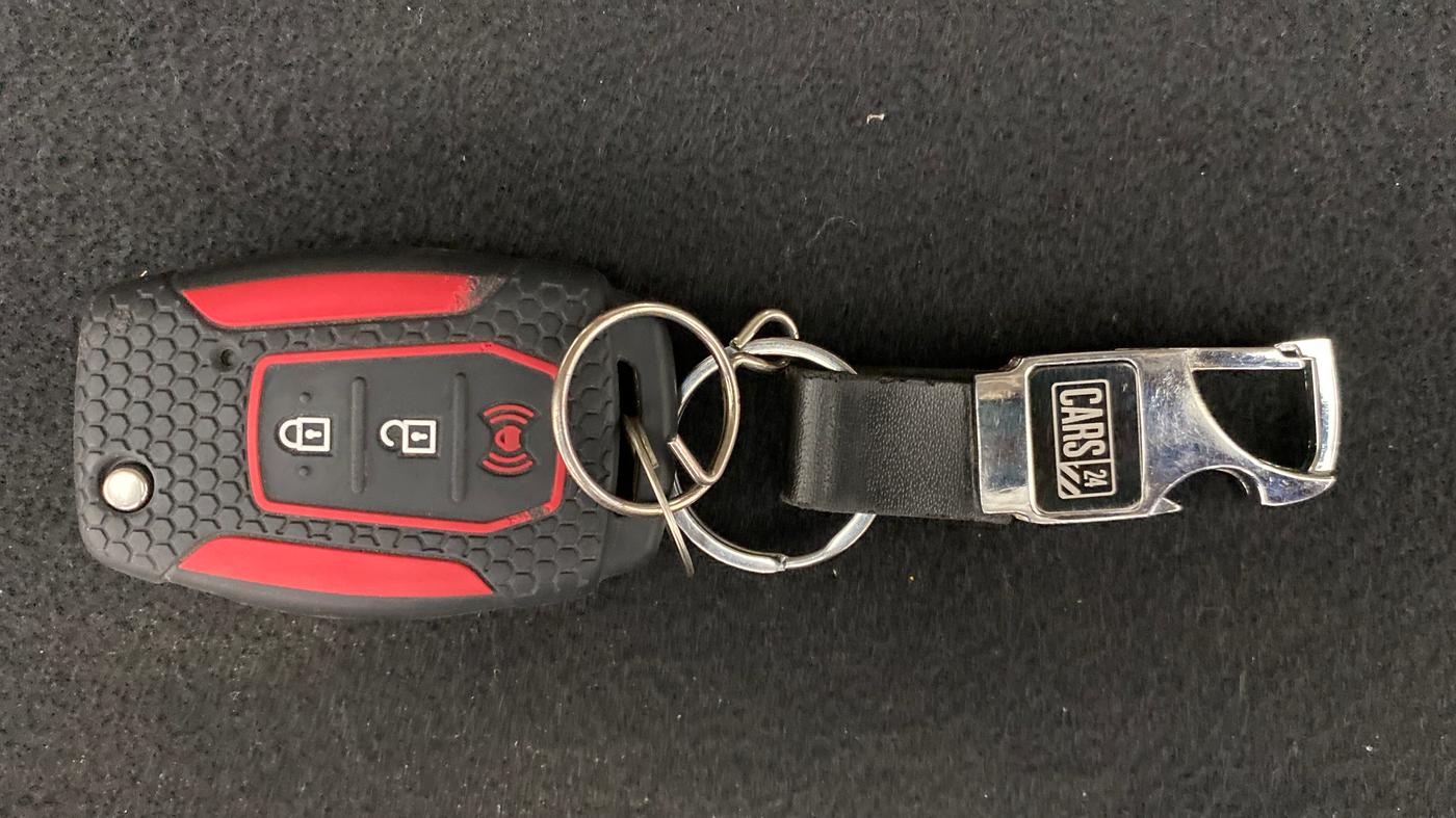 2020 Mahindra XUV300 1.2 W8 OPT, Petrol, Manual, 26,776 km, Key Close Up