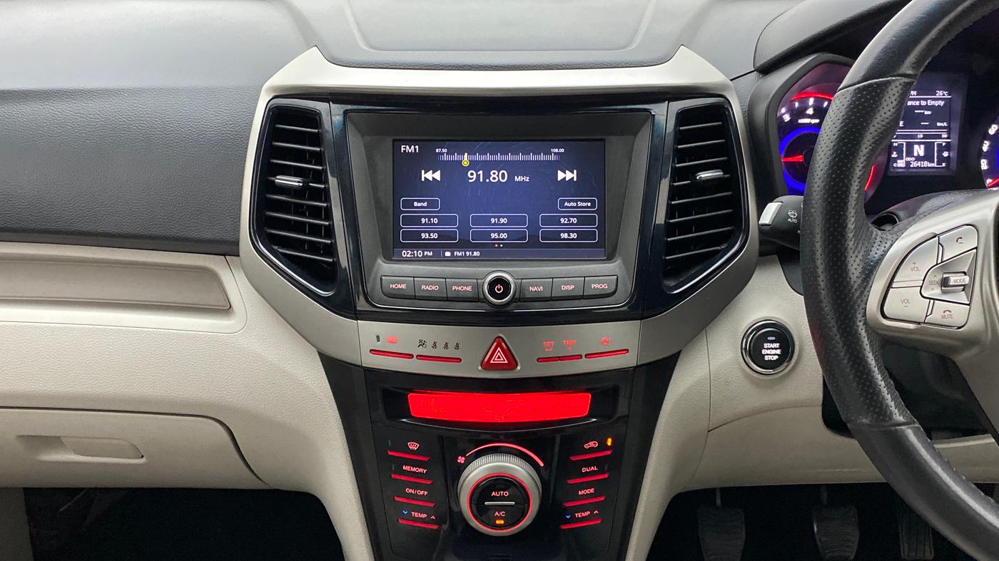 2020 Mahindra XUV300 1.2 W8 OPT, Petrol, Manual, 26,776 km, Air Conditioner