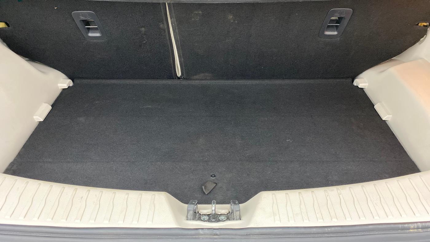 2020 Mahindra XUV300 1.2 W8 OPT, Petrol, Manual, 26,776 km, Boot Inside