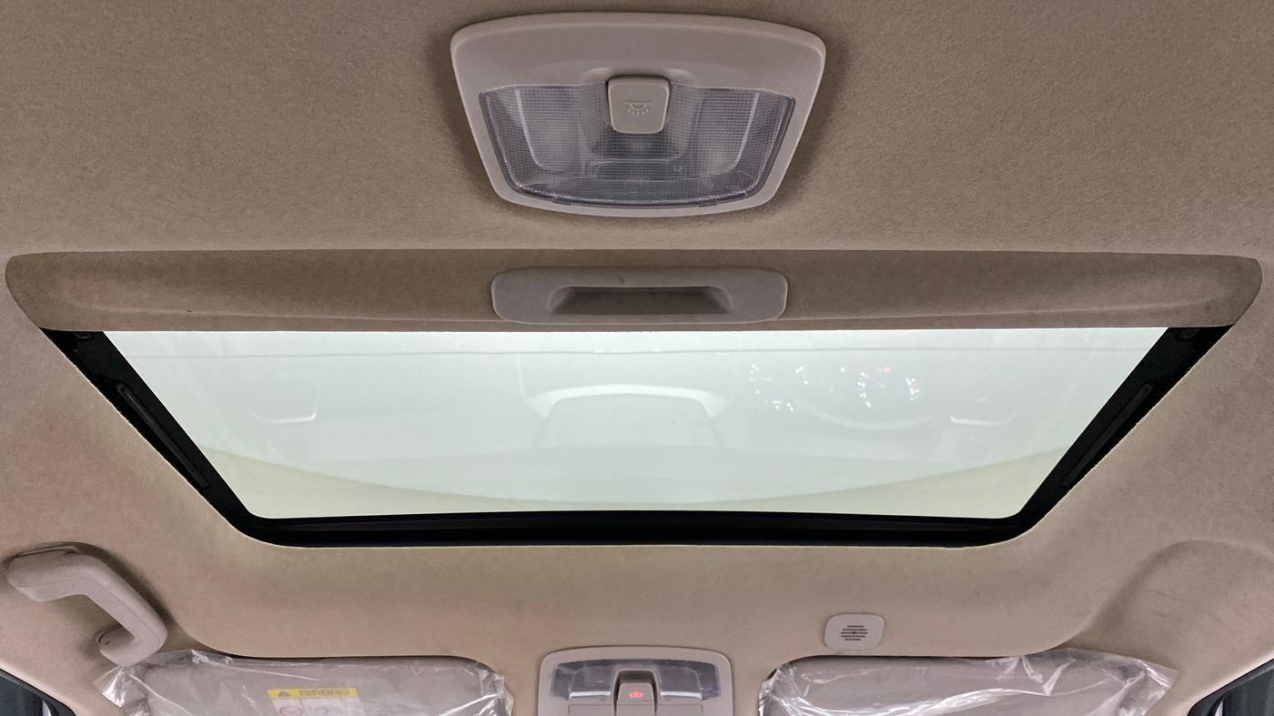 2020 Mahindra XUV300 1.2 W8 OPT, Petrol, Manual, 26,776 km, Moonroof/ Sunroof