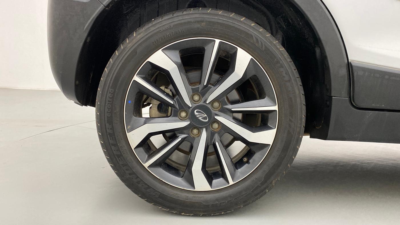 2020 Mahindra XUV300 1.2 W8 OPT, Petrol, Manual, 26,776 km, Right Rear Wheel