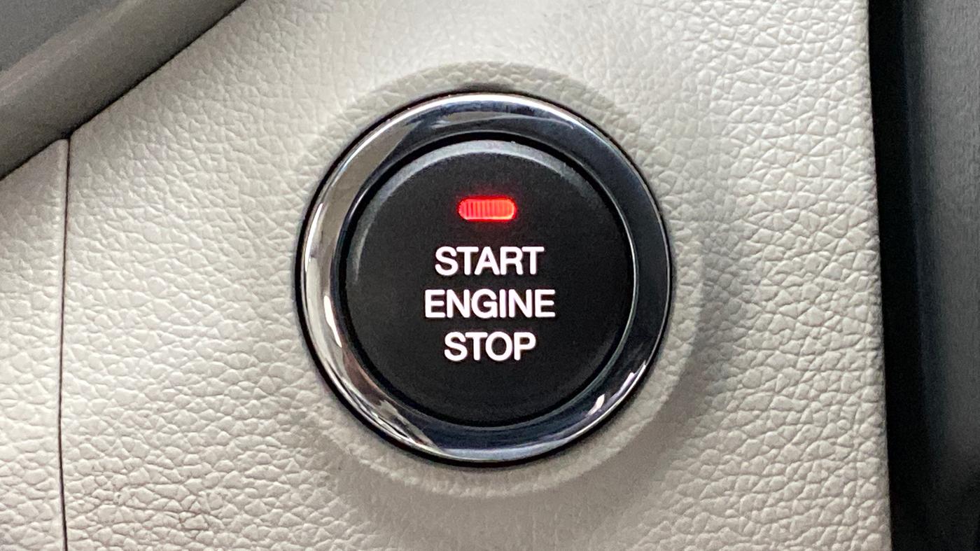 2020 Mahindra XUV300 1.2 W8 OPT, Petrol, Manual, 26,776 km, Keyless Start/ Stop Button
