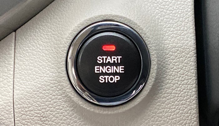 2020 Mahindra XUV300 1.2 W8 OPT, Petrol, Manual, 26,776 km, Keyless Start/ Stop Button