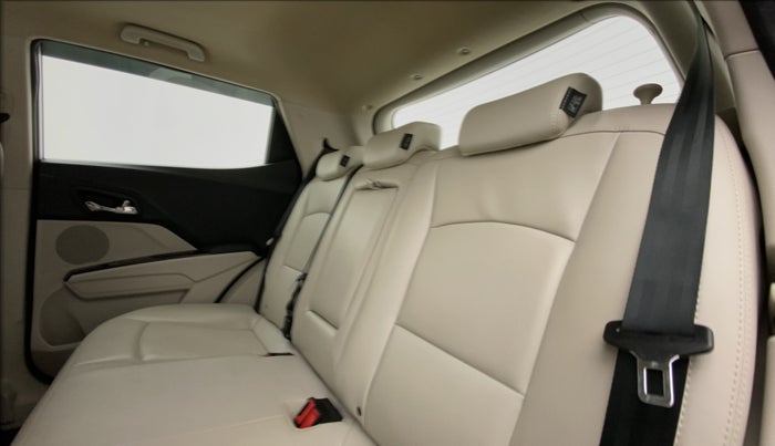 2020 Mahindra XUV300 1.2 W8 OPT, Petrol, Manual, 26,776 km, Right Side Rear Door Cabin
