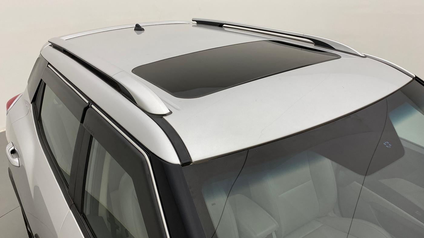 2020 Mahindra XUV300 1.2 W8 OPT, Petrol, Manual, 26,776 km, Roof