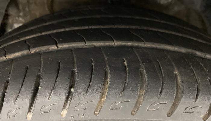 2020 Mahindra XUV300 1.2 W8 OPT, Petrol, Manual, 26,776 km, Left Front Tyre Tread