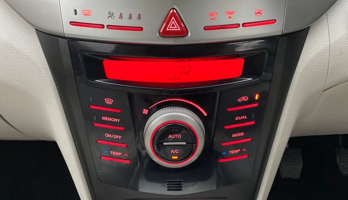 2020 Mahindra XUV300 1.2 W8 OPT, Petrol, Manual, 26,776 km, Automatic Climate Control