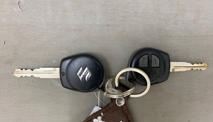 2020 Maruti Swift VXI, Petrol, Manual, 67,443 km, Key Close Up