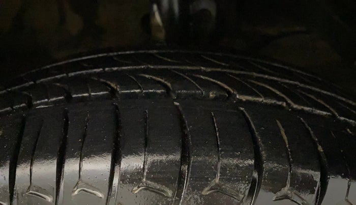 2020 Maruti Swift VXI, Petrol, Manual, 67,443 km, Right Front Tyre Tread
