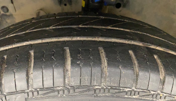 2013 Maruti Swift VXI, Petrol, Manual, 25,481 km, Left Front Tyre Tread